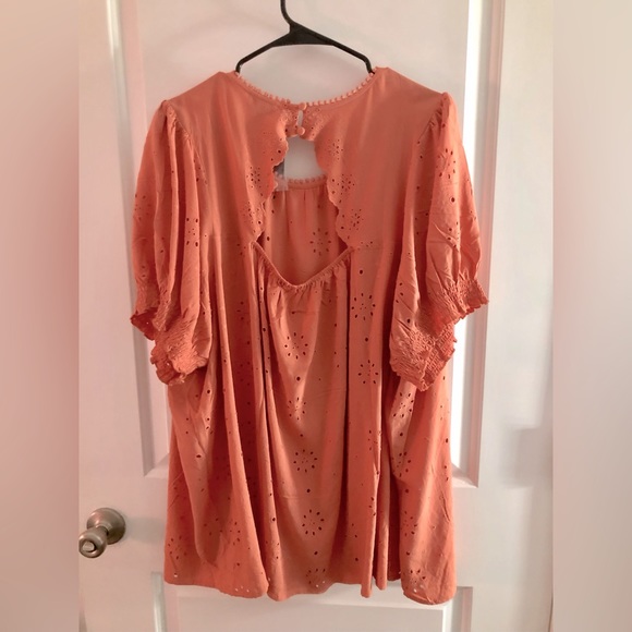 Torrid sz 4 Abbey Challis Eyelet Back Cutout Top NWT - Picture 5 of 6